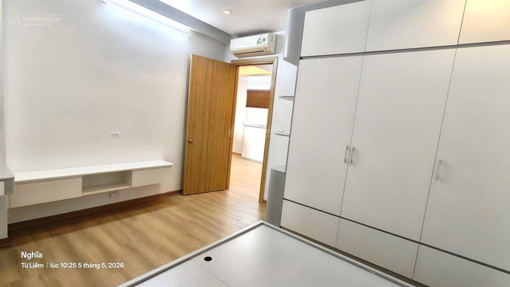 Chính chủ bán căn chung cư 74m + 2 ngủ + 2 wc  q. cầu giấy  giá trên 6 tỷ nội thất mới 100%.