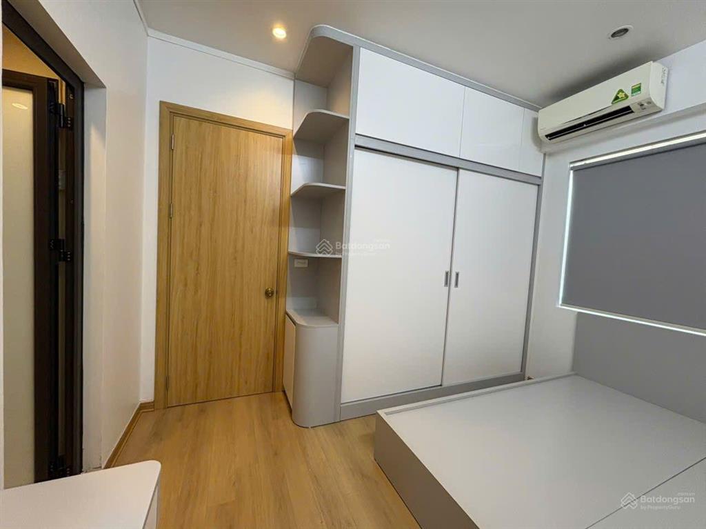 Chính chủ bán căn chung cư 74m + 2 ngủ + 2 wc  q. cầu giấy  giá trên 6 tỷ nội thất mới 100%.