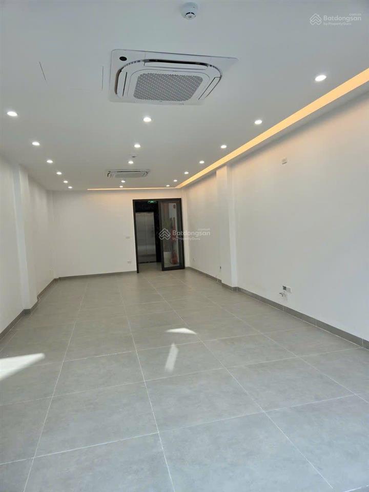 Cho thuê toà nhà văn phòng dt 75m2 thông sàn thang máy, gần phố trần kim xuyến, cầu giấy, hn