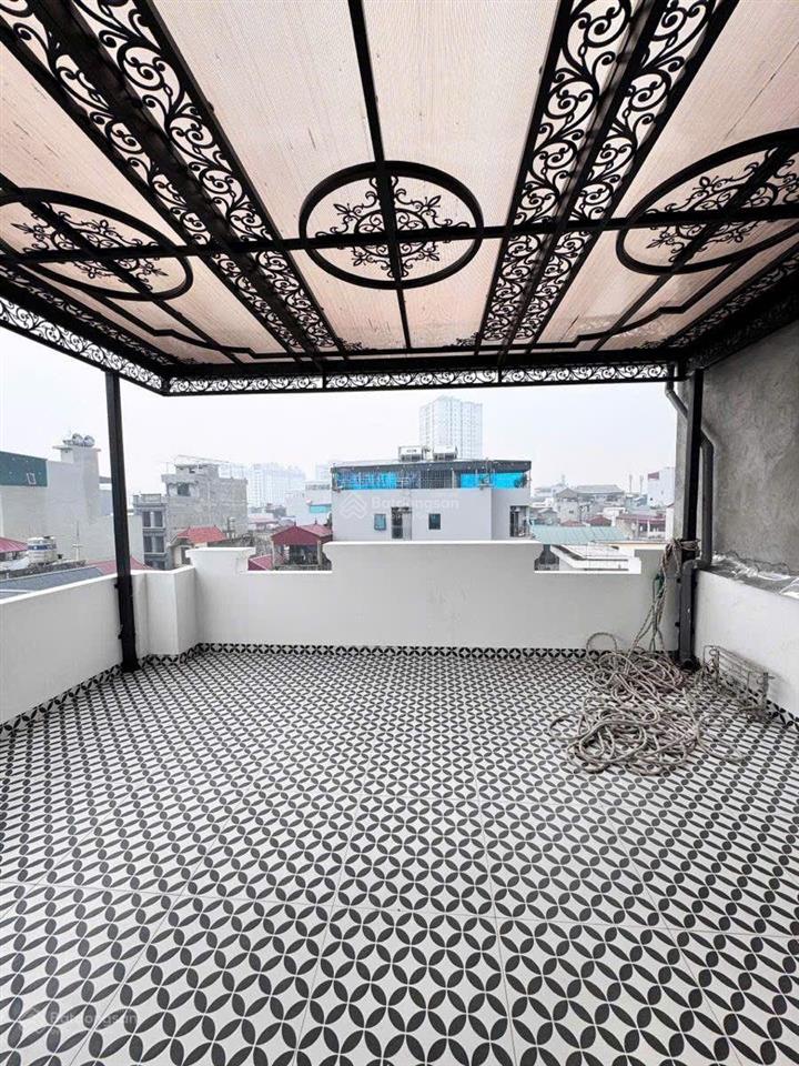 Bán gấp căn nhà tại phố cổ nhuế  7 tầng thang máy, gara ô tô, full nội thất, giá bán thương lượng.