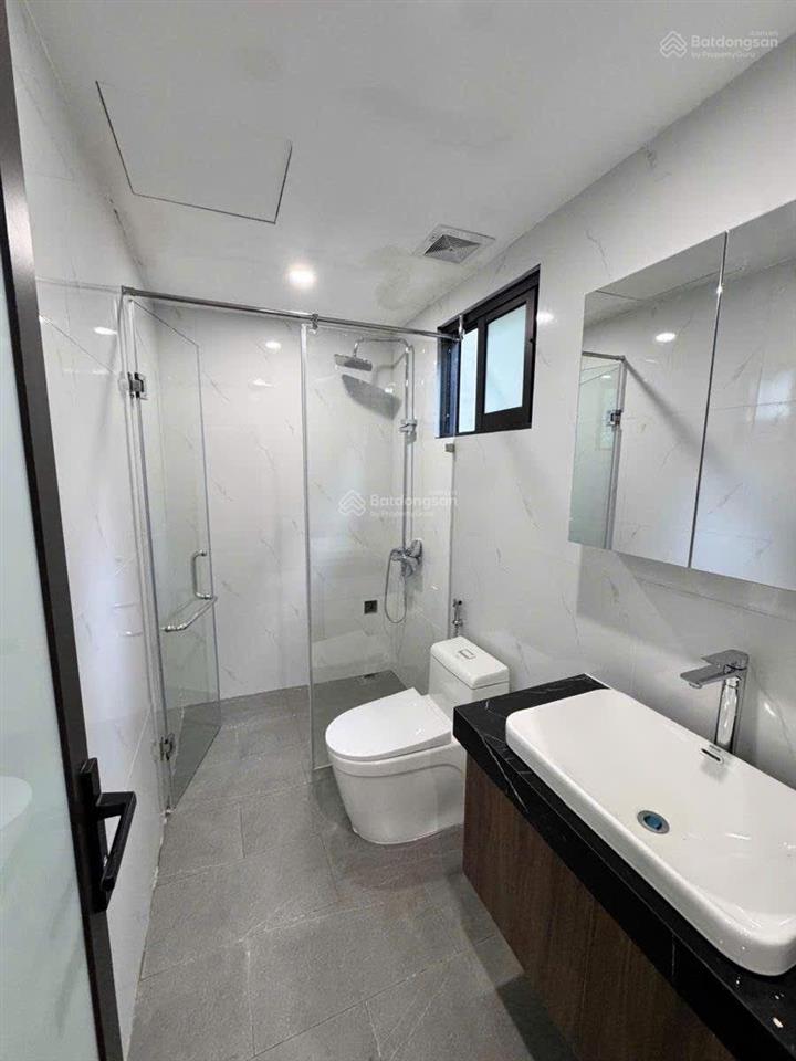 Bán gấp căn nhà tại phố cổ nhuế  7 tầng thang máy, gara ô tô, full nội thất, giá bán thương lượng.