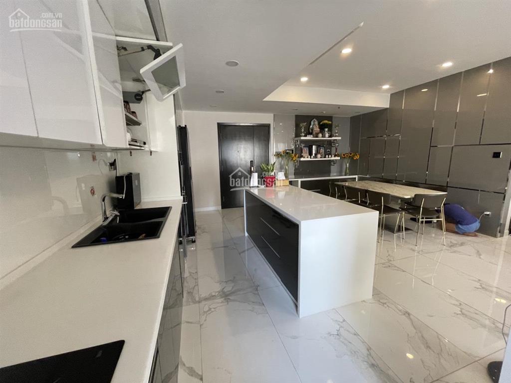 Bán sunrise city 2pn 99m² 8,15 tỷ  nhà đẹp, căn góc 2 view.  0934 968 ***