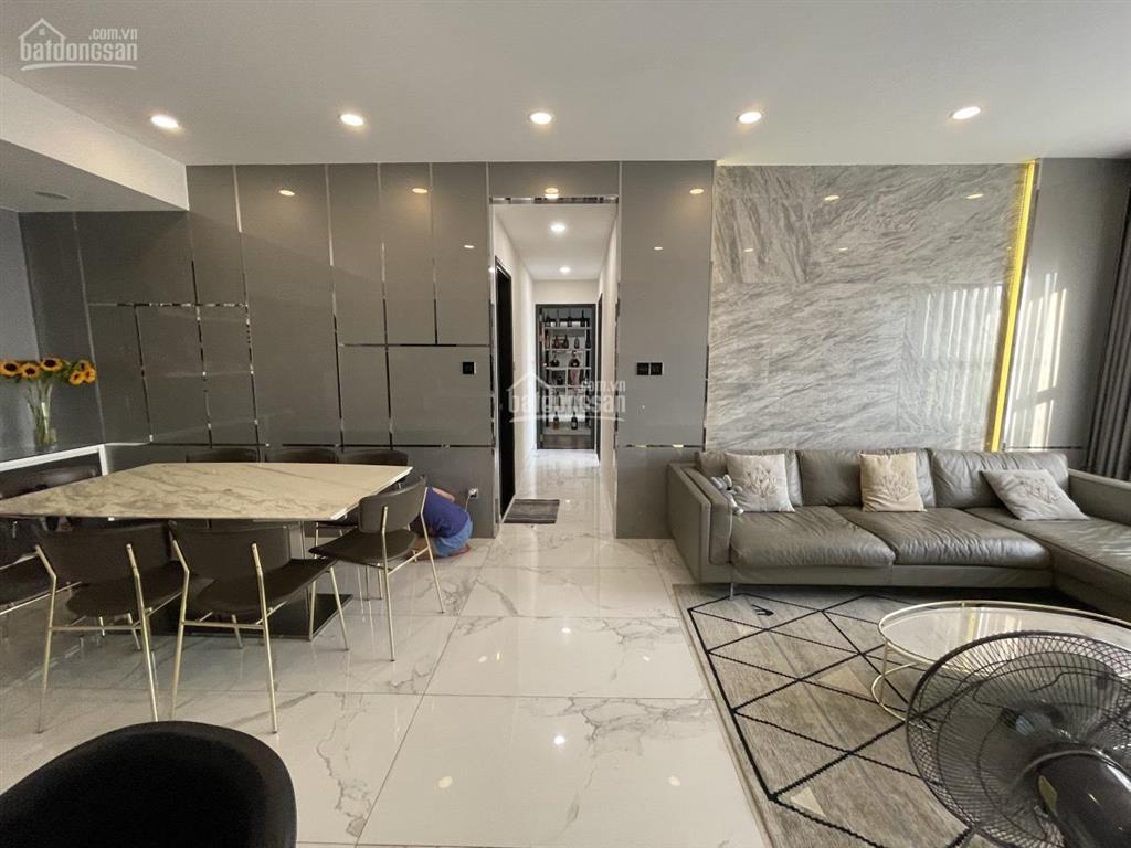 Bán sunrise city 2pn 99m² 8,15 tỷ  nhà đẹp, căn góc 2 view.  0934 968 ***