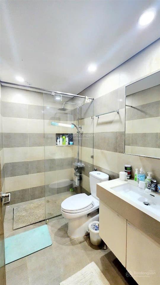 Siêu rẻ cần tiền bán nhanh cc saigon airpot 96m,2pn,2wc full nt giá 6,3tỷ cực rẻ. mua đầu tư lời