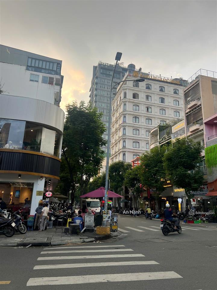 Bán nhà góc 2 mặt tiền calmette vs lê thị hồng gấm. dt 8 x18 (2 tầng  hđt 360 triệu) giá 108 tỷ tl