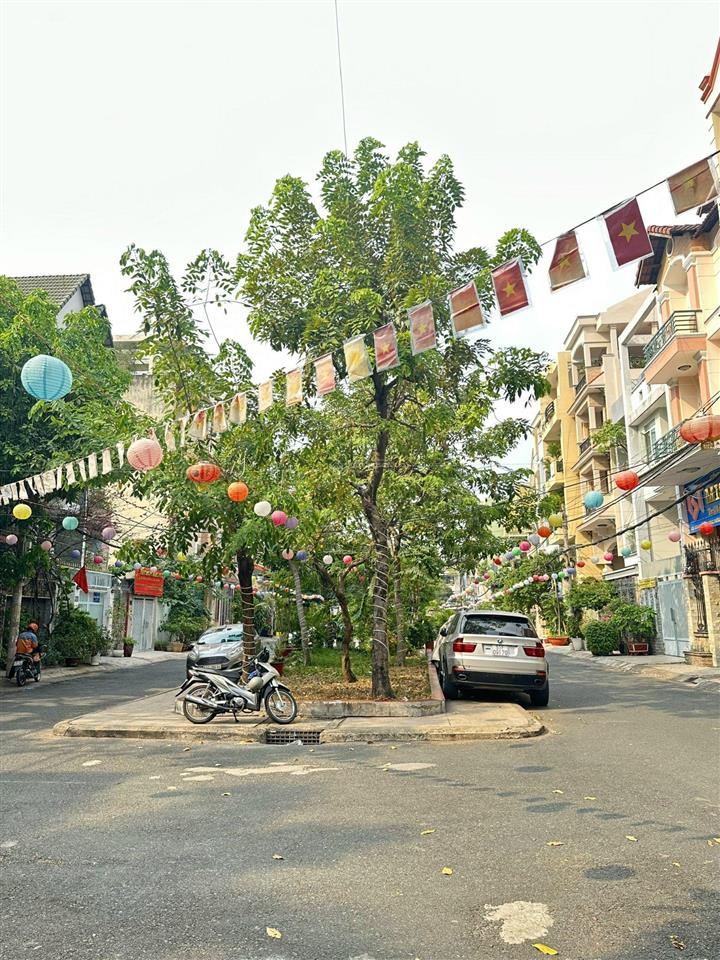 Vị trí siêu đẹp  khu nhà giàu vip hẻm 42 nguyễn minh hoàng. 5x16m, nhà đẹp 3 tầng. giá 23 tỷ