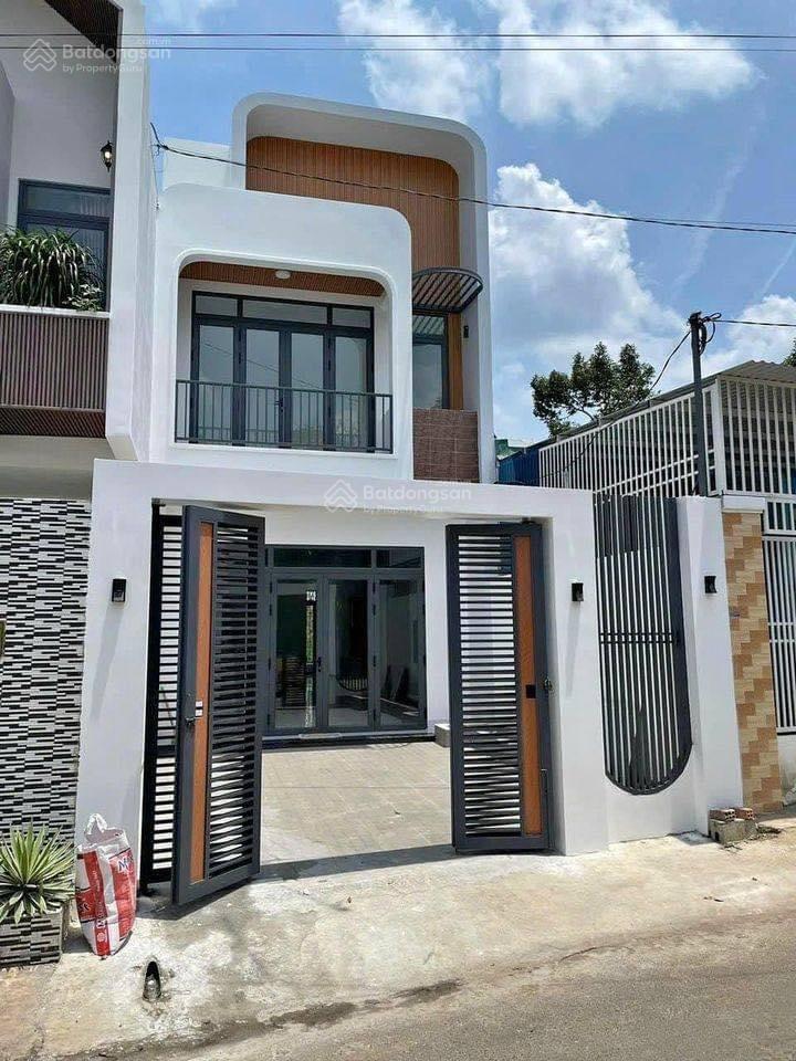 Bán nhà vòng xoay cổng 11 p. phước tân sổ sẵn đường nhựa 8m, 1 sẹc quốc lộ 51