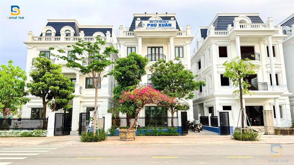 Nhà 4 tầng thiết kế 9 phòng mẫu view công viên tt tp huế, có thiết kế thang máy  không ngập lụt