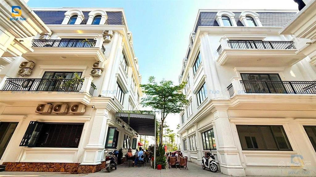 Nhà 4 tầng thiết kế 9 phòng mẫu view công viên tt tp huế, có thiết kế thang máy  không ngập lụt