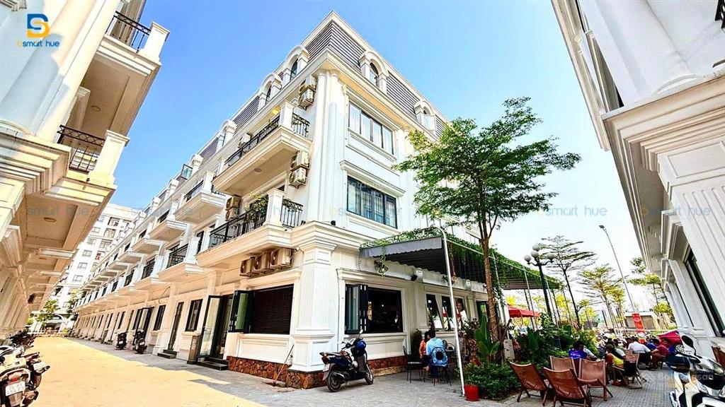 Nhà 4 tầng thiết kế 9 phòng mẫu view công viên tt tp huế, có thiết kế thang máy  không ngập lụt