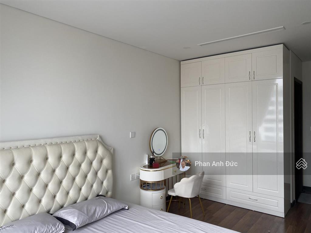 ( chủ thiện chí ) bán căn 2pn chung cư mipec rubik 360 xuân thủy  giá 9.5 tỷ .  0983 921 ***