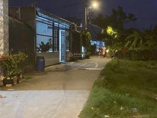 Bán gấp lô góc 2 mặt tiền hẻm xe tải 90m2 thị trấn tân túc gần ủy ban quận, 4,9 tỷ thương lượng