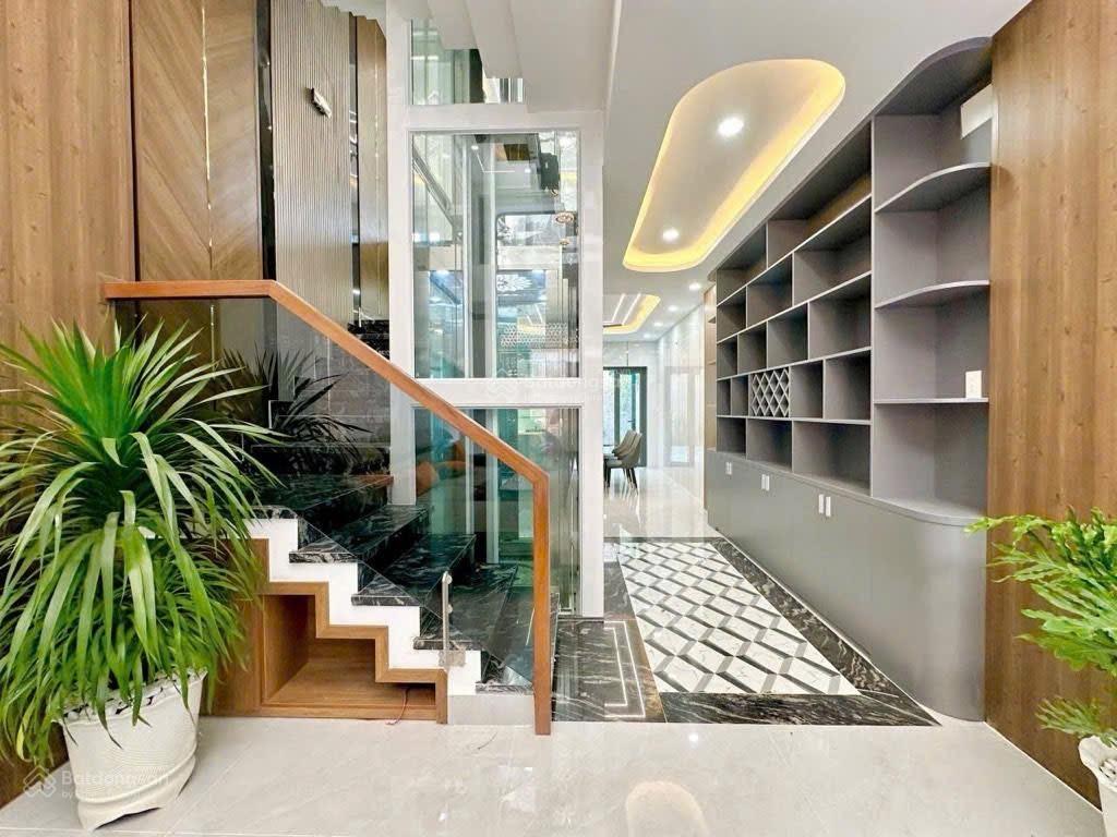 Bán nhà mới xây 5 tầng có thang máy ngay an dương vương 72m2. có nội thất cơ bản 8.1 tỷ