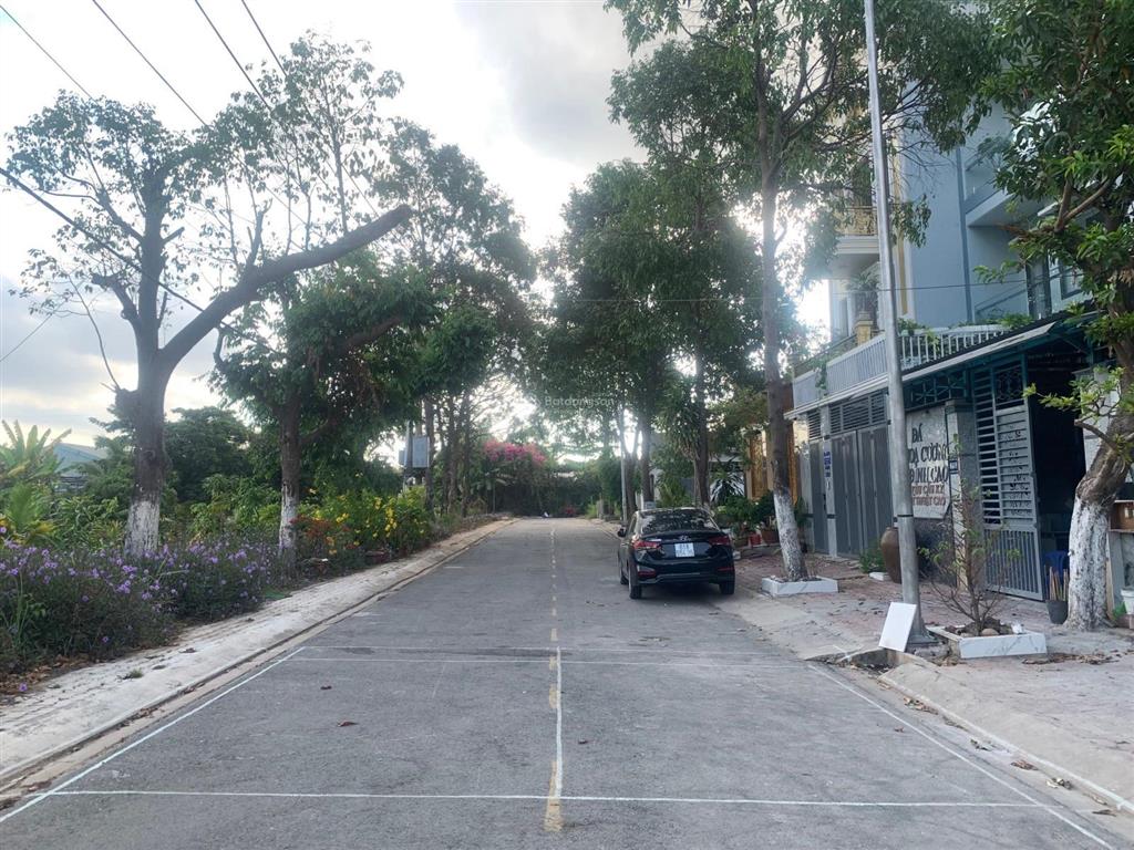 Cần bán gấp lô 220m2(10x22m)  mặt tiền công viên lớn  đường xe oto  gần bệnh viện hạnh phúc