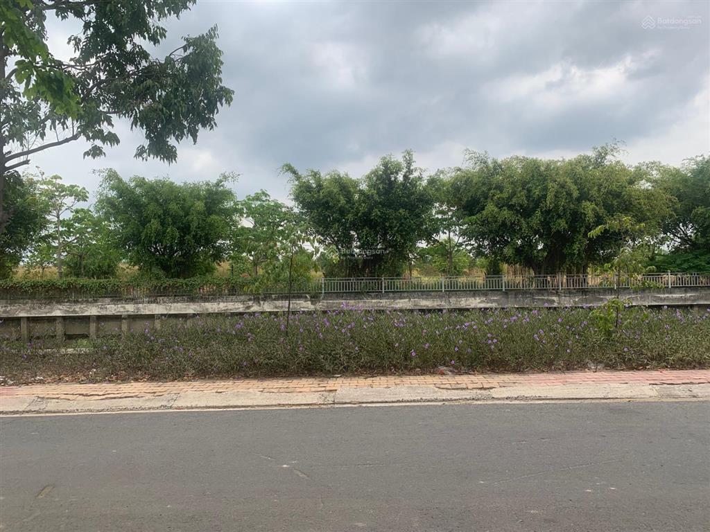 Cần bán gấp lô 220m2(10x22m)  mặt tiền công viên lớn  đường xe oto  gần bệnh viện hạnh phúc