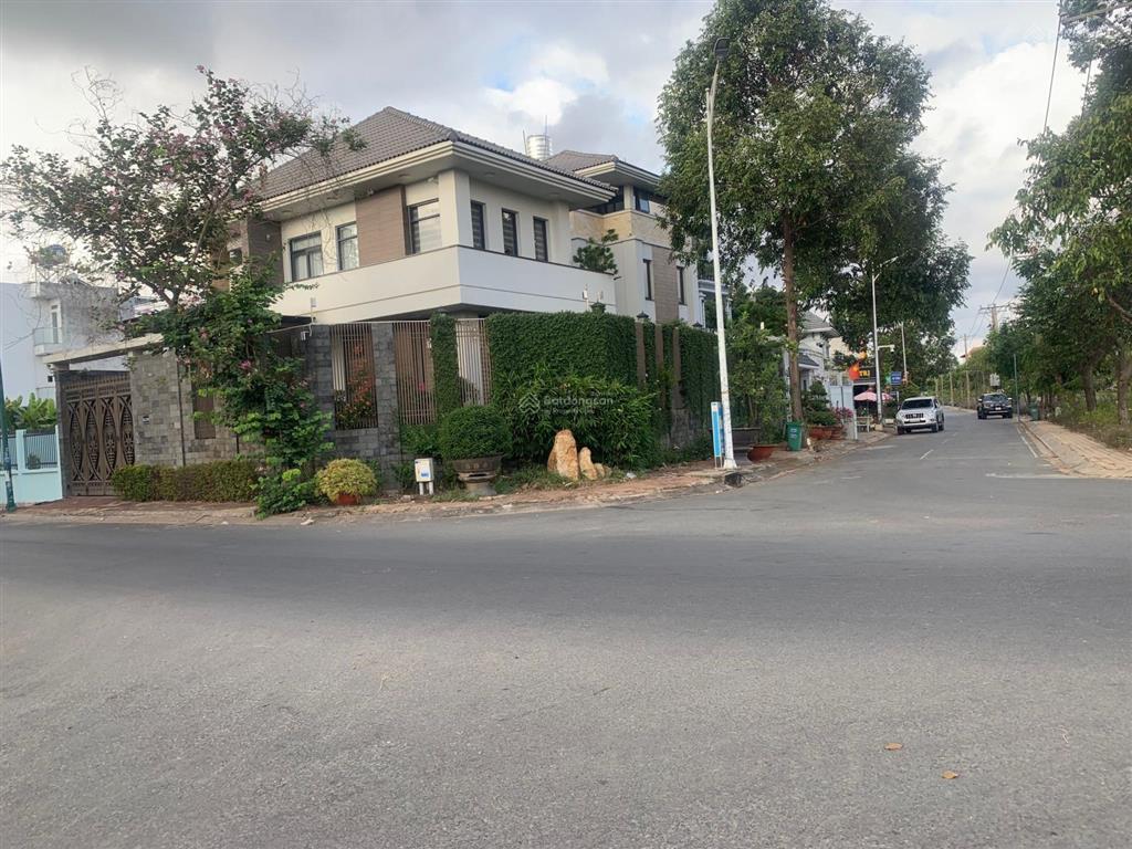 Cần bán gấp lô 220m2(10x22m)  mặt tiền công viên lớn  đường xe oto  gần bệnh viện hạnh phúc