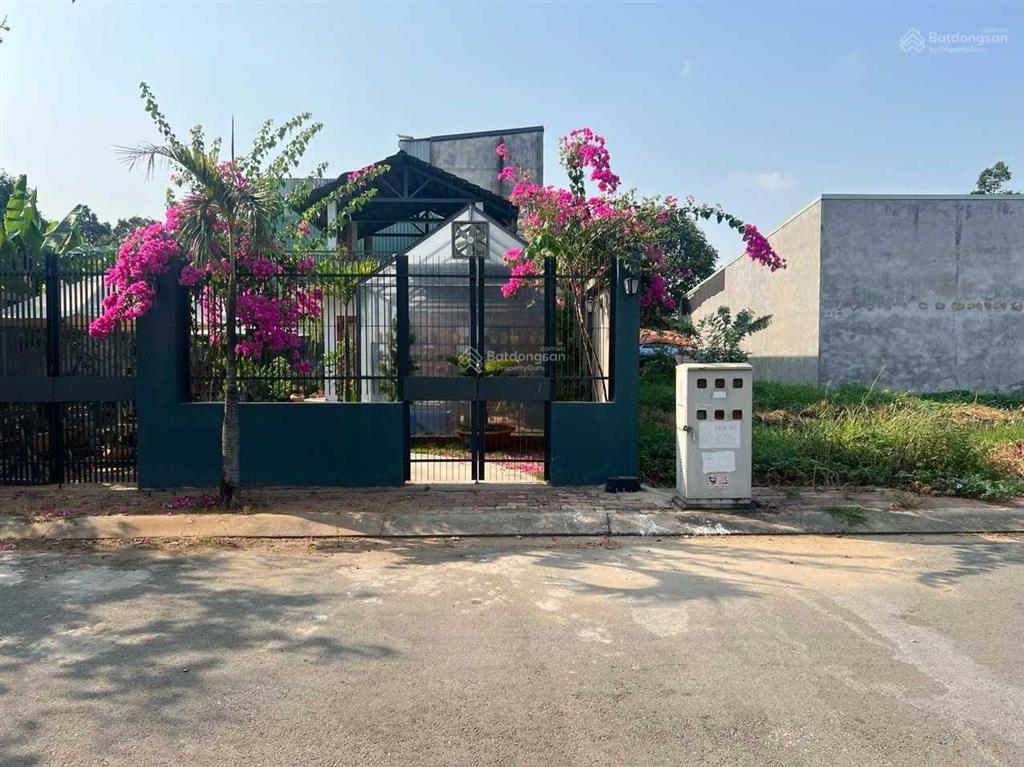 Cần bán lô đất 135m2 mặt tiền đường nhựa  phía sau chợ đầu mối thủ đức  đường thông  đường oto