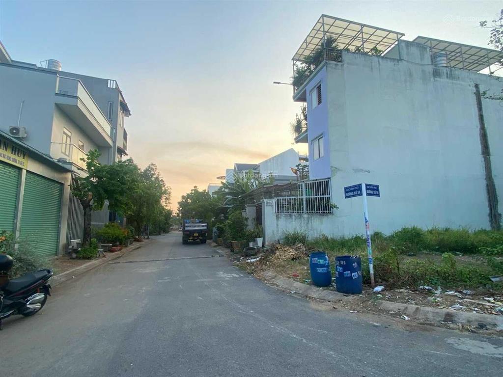 Cần bán lô đất 135m2 mặt tiền đường nhựa  phía sau chợ đầu mối thủ đức  đường thông  đường oto