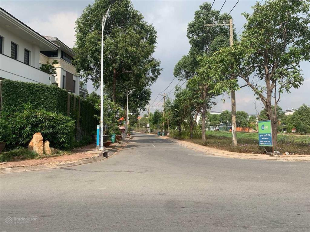 Cần bán lô đất 135m2 mặt tiền đường nhựa  phía sau chợ đầu mối thủ đức  đường thông  đường oto