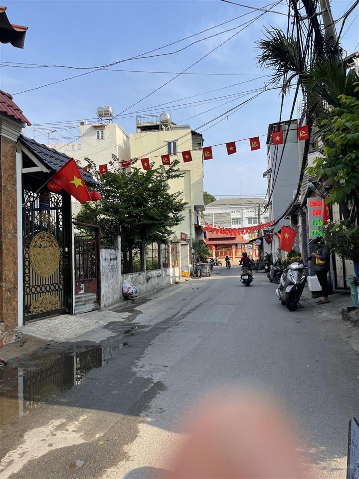 Chính chủ gửi bán căn nhà mặt tiền đường 11 phường bình trưng tây 1 trệt 2 lầu 3p ngủ 1p thờ