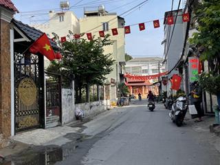 Chính chủ gửi bán căn nhà mặt tiền đường 11 phường bình trưng tây 1 trệt 2 lầu 3p ngủ 1p thờ