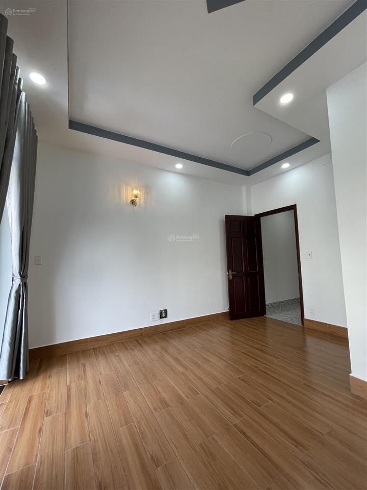 Chính chủ gửi bán căn nhà 1 trệt 3 lầu có 4 phòng ngủ 1 phòng thờ diện tích 83m2 ngang 5m dài 16.5m