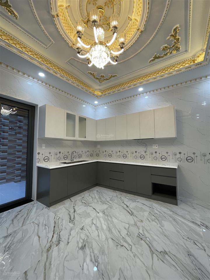 Chính chủ gửi bán căn nhà 1 trệt 3 lầu có 4 phòng ngủ 1 phòng thờ diện tích 83m2 ngang 5m dài 16.5m