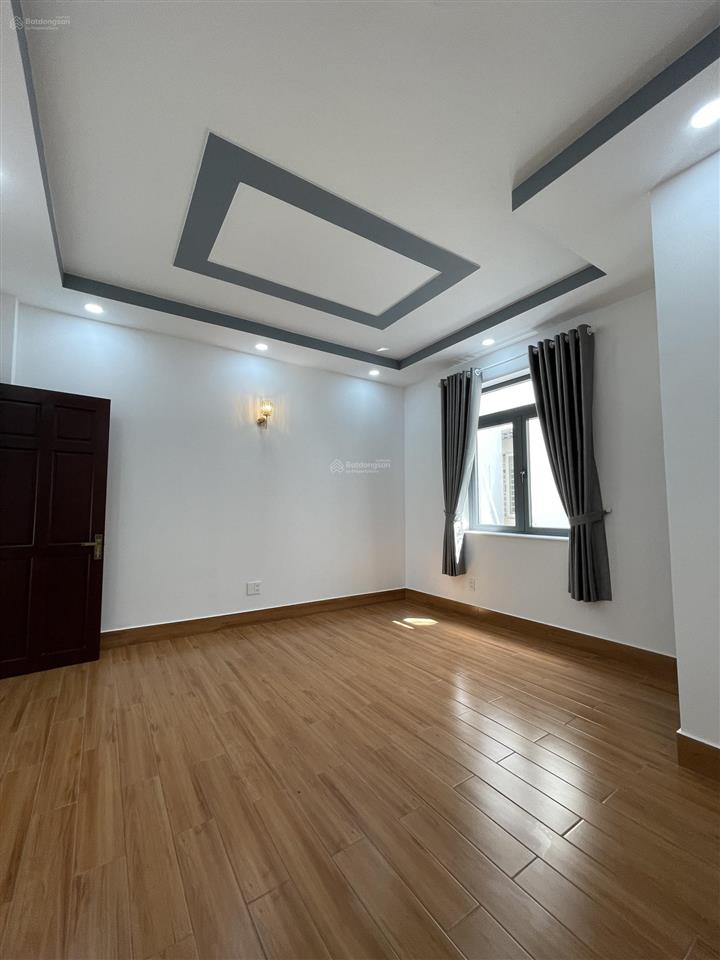 Chính chủ gửi bán căn nhà 1 trệt 3 lầu có 4 phòng ngủ 1 phòng thờ diện tích 83m2 ngang 5m dài 16.5m