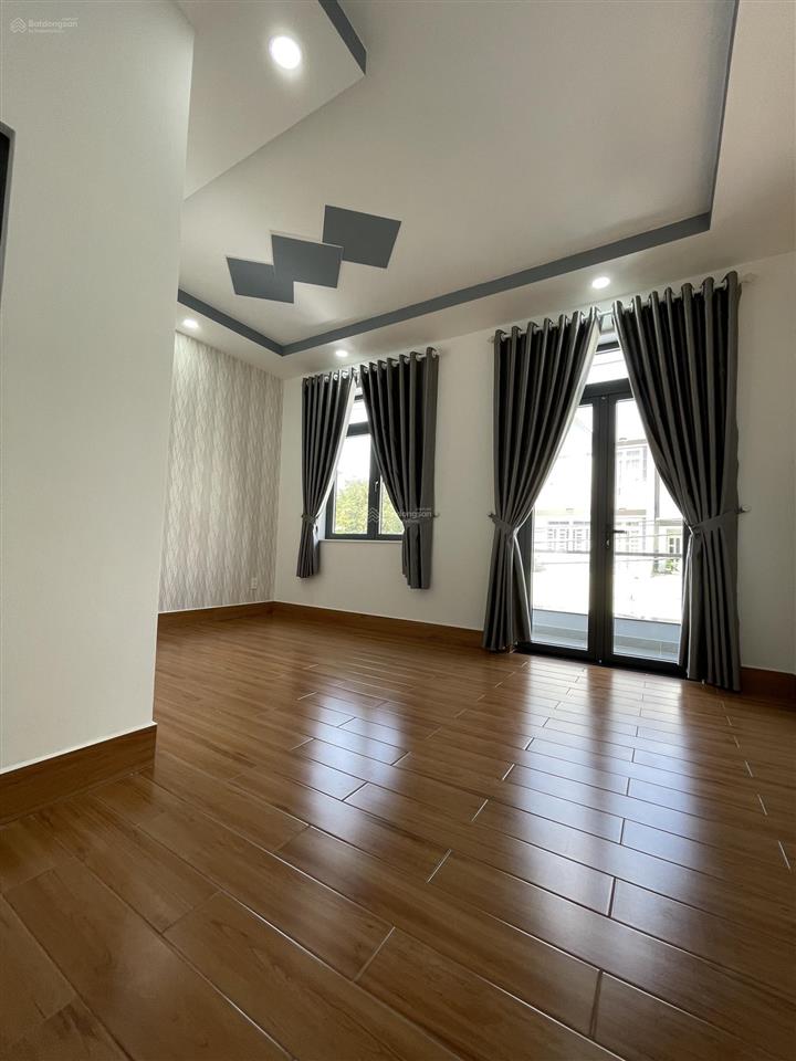 Chính chủ gửi bán căn nhà 1 trệt 3 lầu có 4 phòng ngủ 1 phòng thờ diện tích 83m2 ngang 5m dài 16.5m