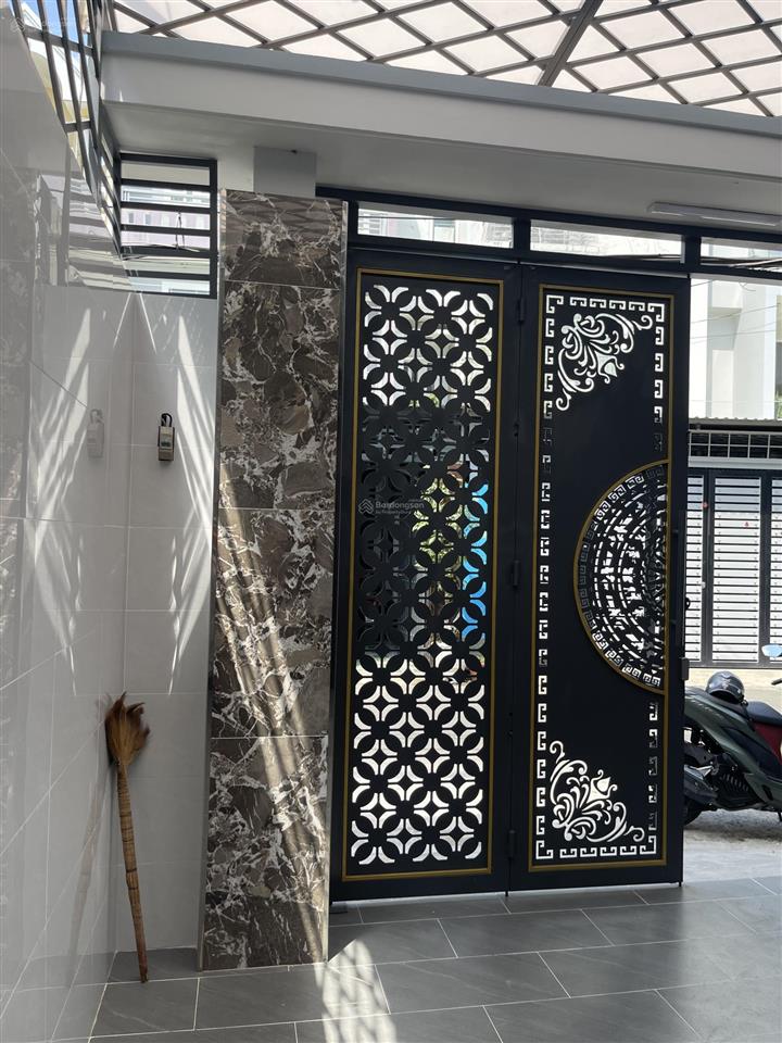 Chính chủ gửi bán căn nhà 1 trệt 3 lầu có 4 phòng ngủ 1 phòng thờ diện tích 83m2 ngang 5m dài 16.5m