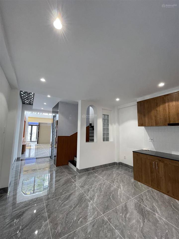 Chính chủ gửi bán căn nhà mới 100% 1 lửng 2 lầu có thang máy. 5 phòng ngủ