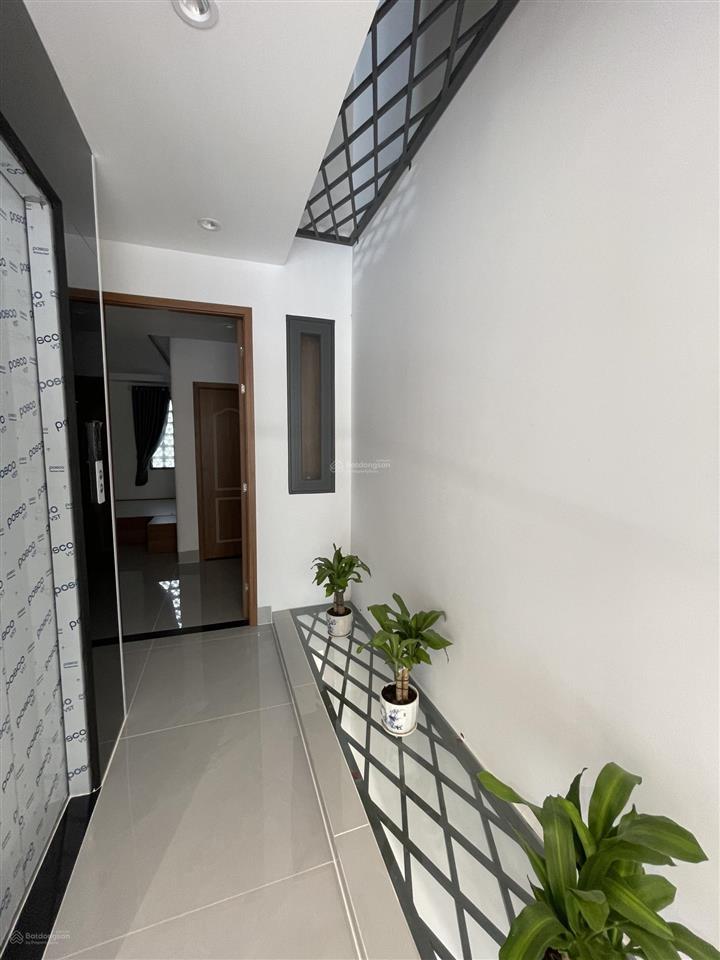 Chính chủ gửi bán căn nhà mới 100% 1 lửng 2 lầu có thang máy. 5 phòng ngủ