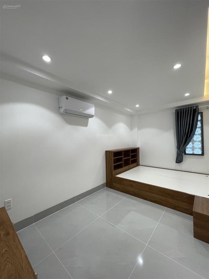Chính chủ gửi bán căn nhà mới 100% 1 lửng 2 lầu có thang máy. 5 phòng ngủ