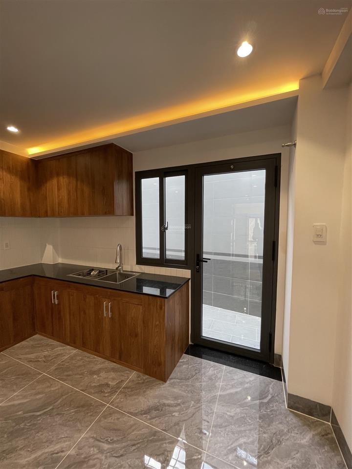 Chính chủ gửi bán căn nhà mới 100% 1 lửng 2 lầu có thang máy. 5 phòng ngủ