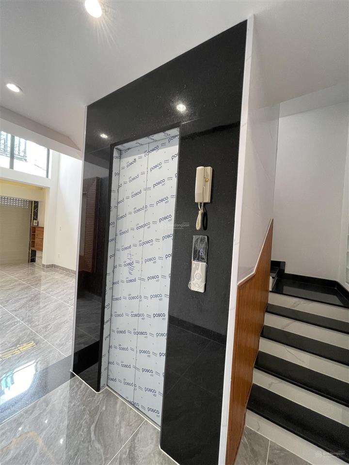 Chính chủ gửi bán căn nhà mới 100% 1 lửng 2 lầu có thang máy. 5 phòng ngủ