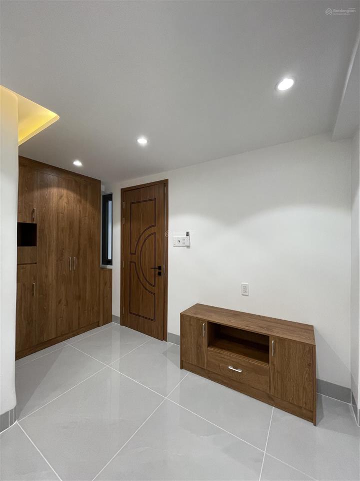 Chính chủ gửi bán căn nhà mới 100% 1 lửng 2 lầu có thang máy. 5 phòng ngủ