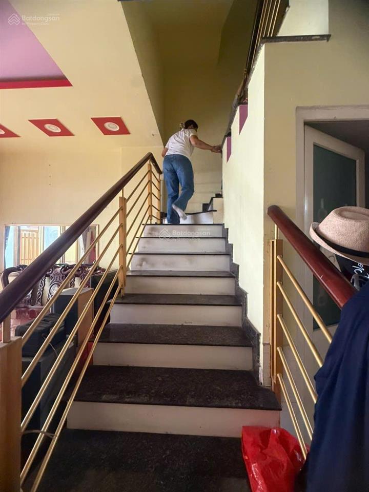 Hot hot chủ gửi nhà 1 trệt 3 lầu cách lê văn thịnh chỉ 20m dt 61,4 ngang 5m nhà xây