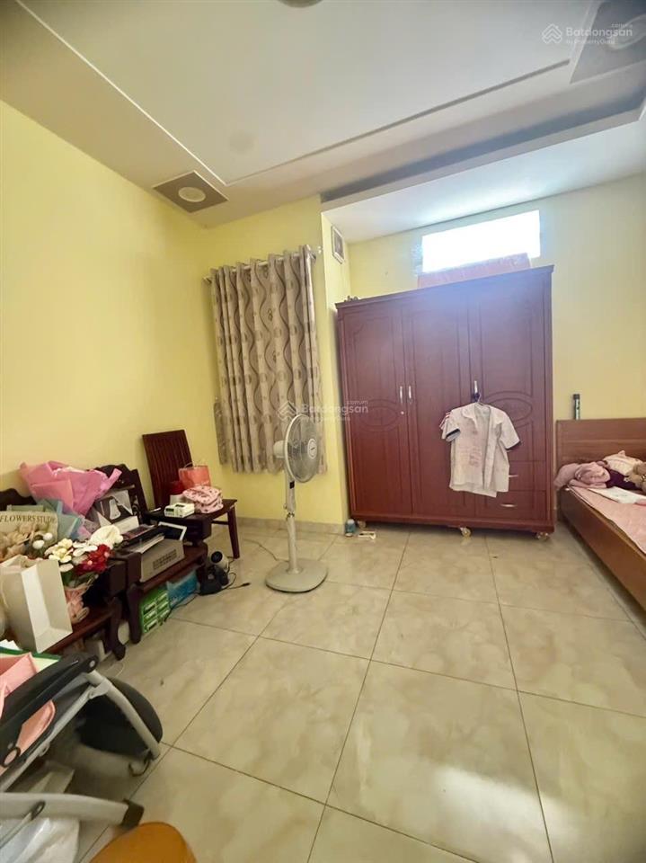 Hot hot chủ gửi nhà 1 trệt 3 lầu cách lê văn thịnh chỉ 20m dt 61,4 ngang 5m nhà xây