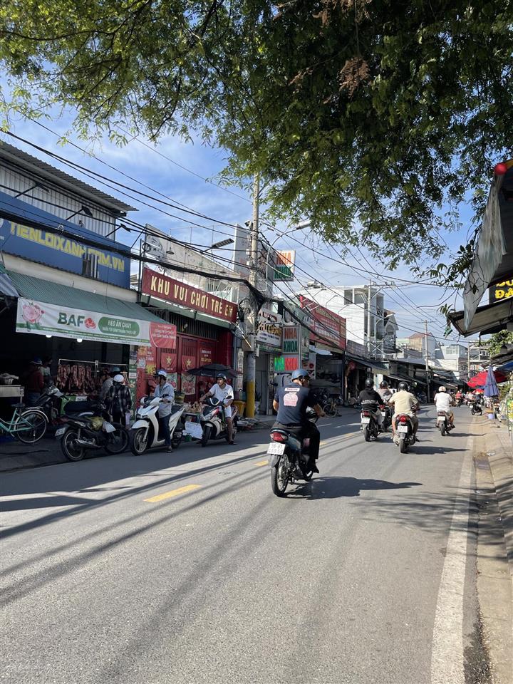 Chính chủ gửi bán căn nhà cấp 4 dt 82m ngang 5m nở hậu l hẻm xe hơi khu dân cư hiện hữu phường bình