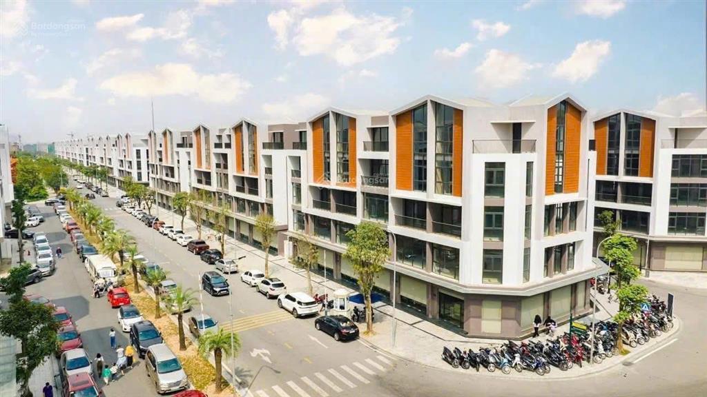 Bán nhanh căn shophouse đối diện 35 tòa chung cư giá chỉ 17.46 tỷ