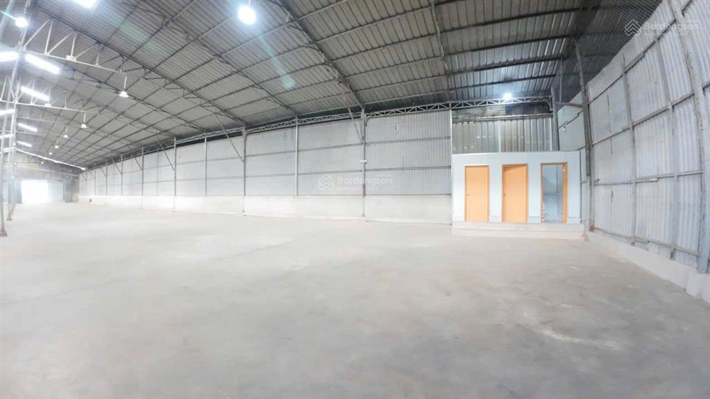 Cho thuê kho 1.688m² mặt tiền hoàng quốc việt  xe container vào thoải mái