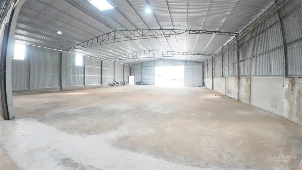 Cho thuê kho 1.688m² mặt tiền hoàng quốc việt  xe container vào thoải mái