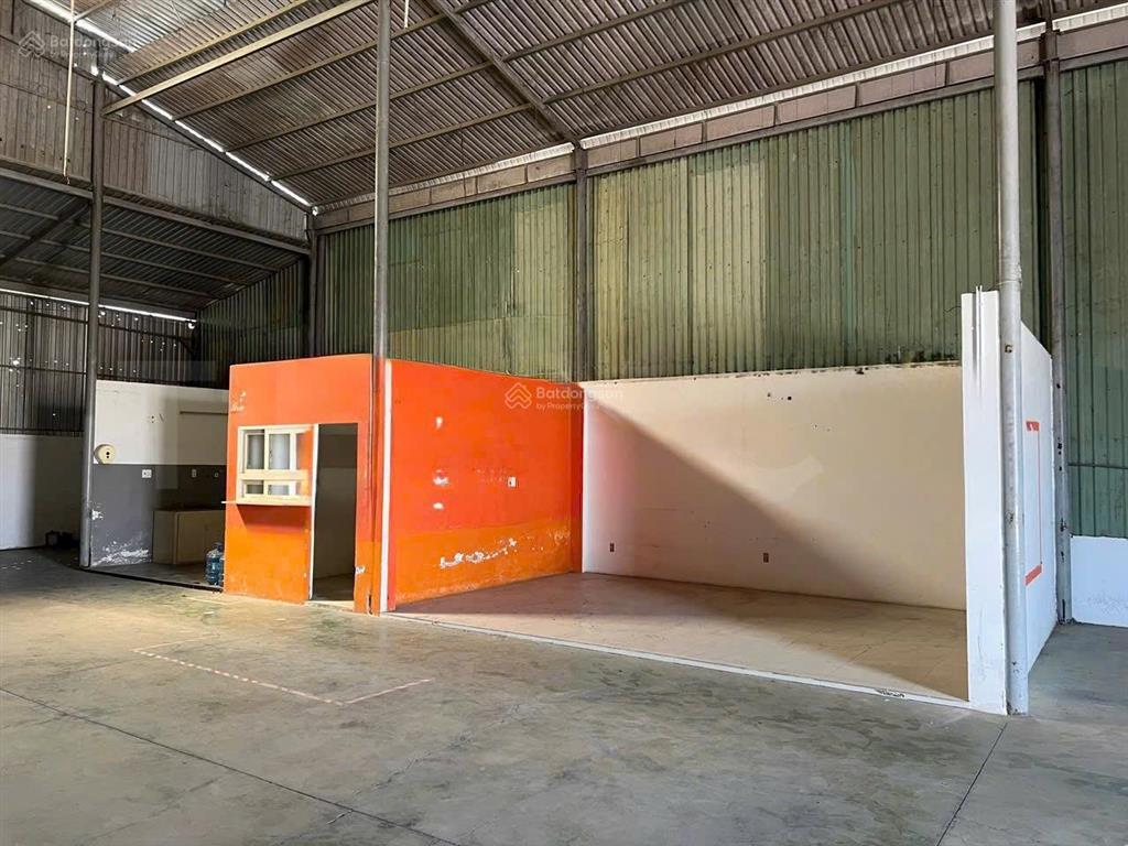 Cho thuê kho bãi 1.100m2 mặt tiền quốc lộ 1a hưng phú sân riêng, điện 3 pha, chỉ 66 triệu/tháng