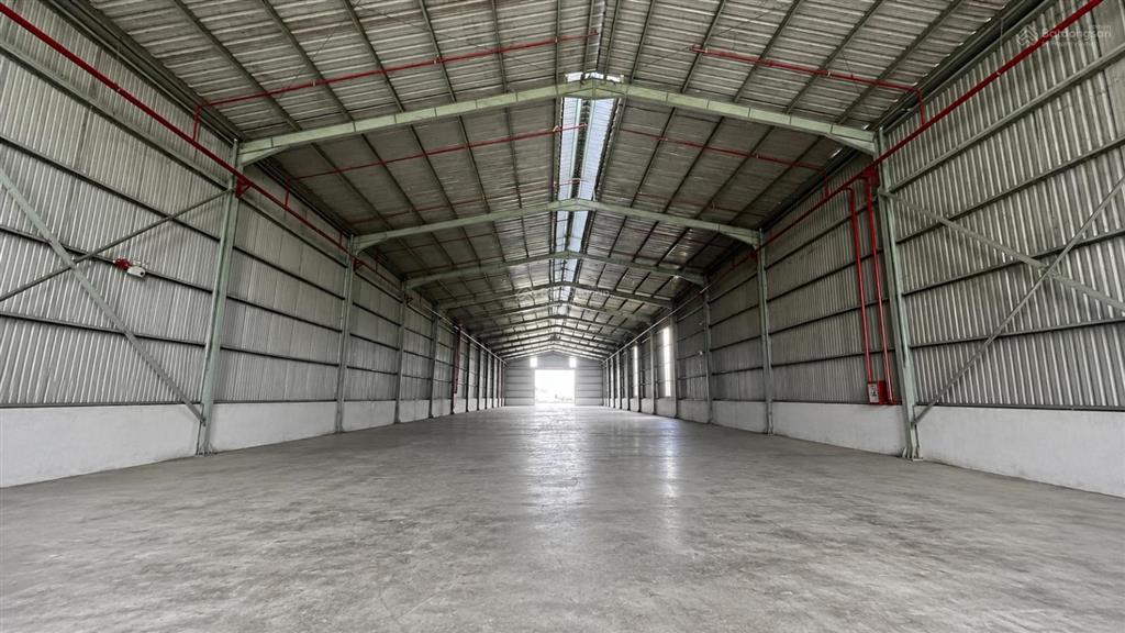 Cho thuê kho 1700m2, pháp lý skc, trang bị pccc tự động, trạm điện 3 pha