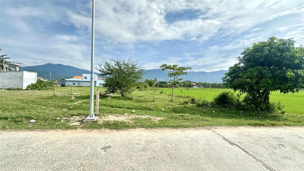 Đất full thổ cư, mặt đường liên thôn vạn phú 1, giá 1,1 tỷ, dt 151 m2, đường ô tô tận nơi