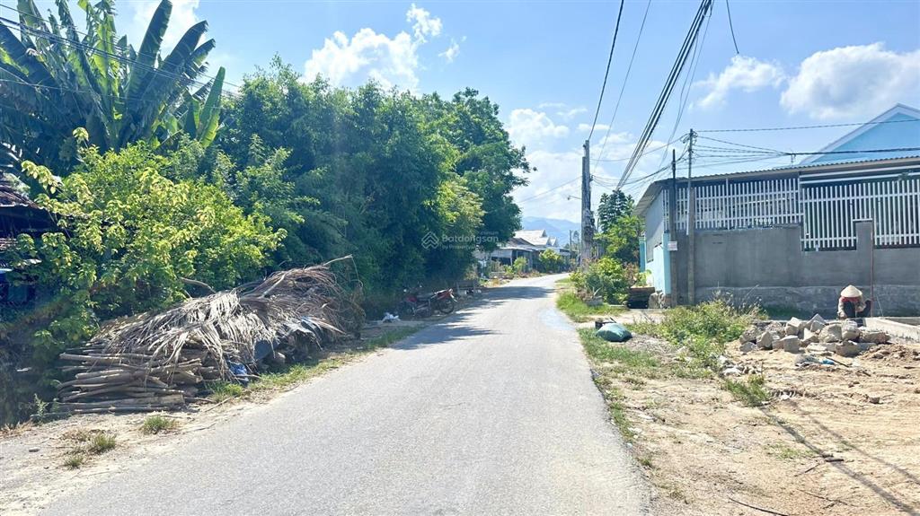 Bán lô góc trục chính phú cang 1 vạn ninh. giá 1,1 tỷ. dt 174.9 m2. đường ôtô