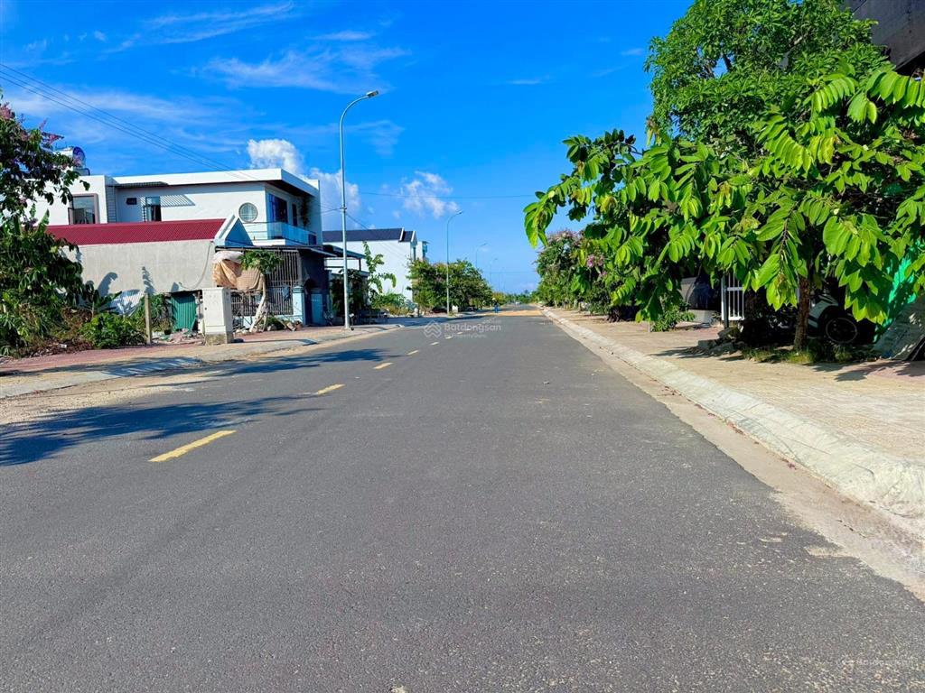 Đất full thổ trục chính tđc vạn phú, kkt vân phong, giá 10tr/m, ngang 15.2m, view công viên