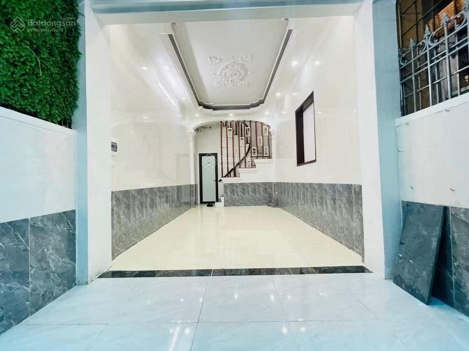 Thật 100% 38m 5t hơn 7 tỷ, xây mới sẵn nội thất gần phố, không qh pháp lý chuẩn