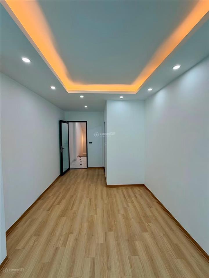 Bán nhà ngõ hoà bình khâm thiên lô góc xây mới 38m,6t,thang máy,8,8 tỷ, gần phố