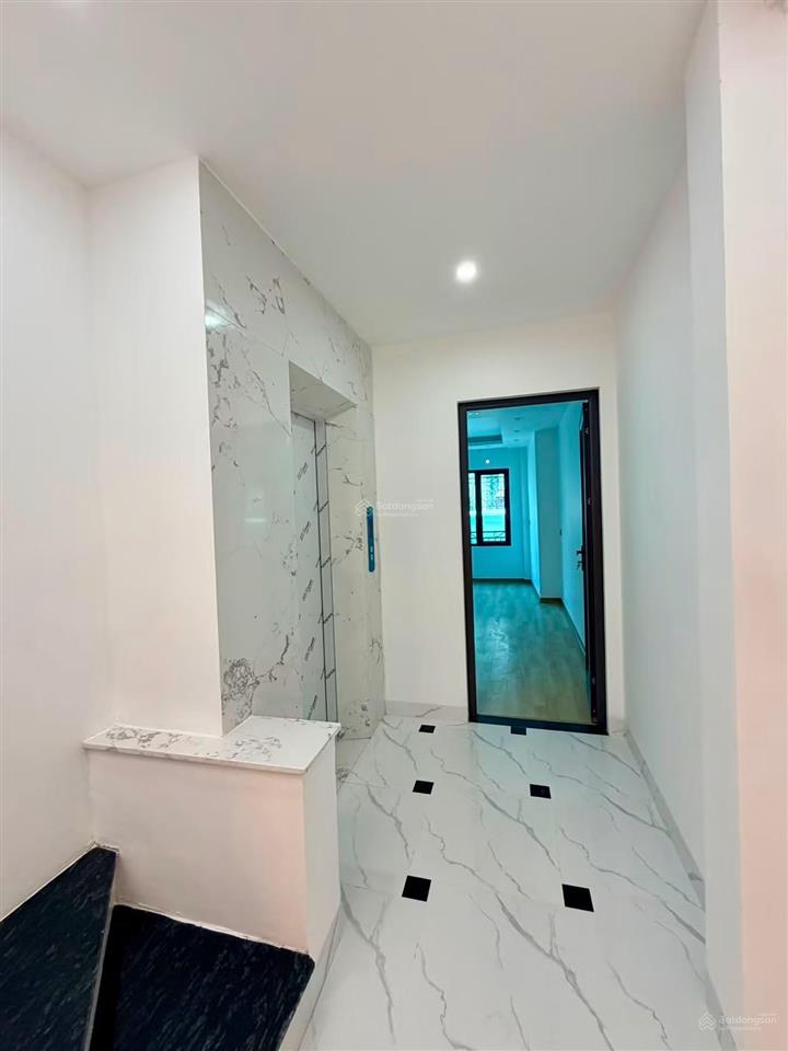 Bán nhà ngõ hoà bình khâm thiên lô góc xây mới 38m,6t,thang máy,8,8 tỷ, gần phố